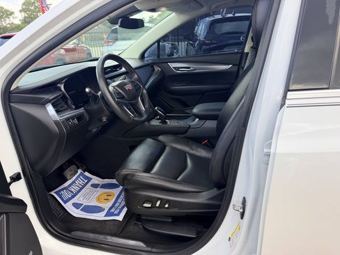 Used 2017 Cadillac XT5 Luxury w/ Driver Awareness Package FWD image 8