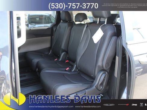 New 2026 Kia Carnival EX image 15