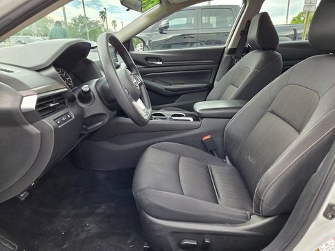 Used 2024 Nissan Altima 2.5 SV FWD image 12