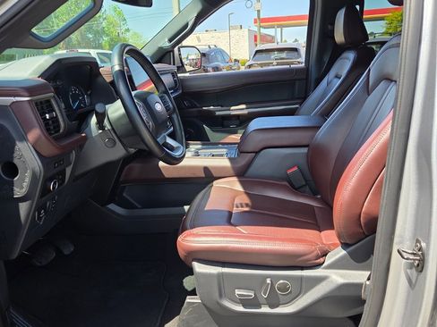 Used 2024 Ford Expedition Limited image 9