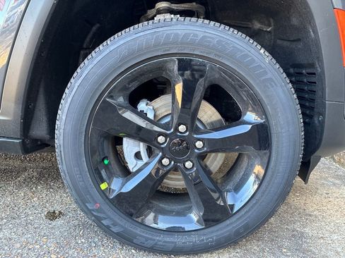 New 2025 Jeep Grand Cherokee Altitude image 27