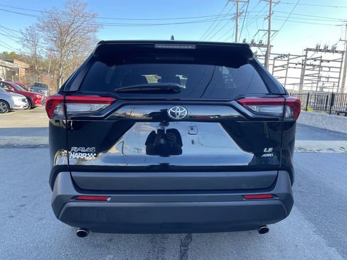 Used 2024 Toyota RAV4 LE AWD/4WD image 4