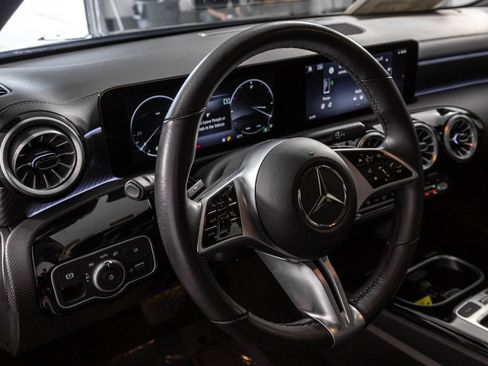 Used 2025 Mercedes-Benz CLA 250 4MATIC image 32