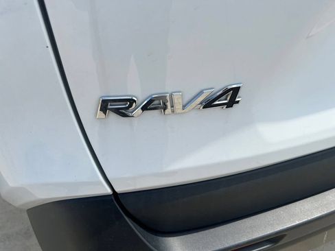 Used 2024 Toyota RAV4 XLE AWD/4WD image 9