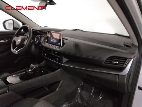 Used 2024 Nissan Rogue SV image 38