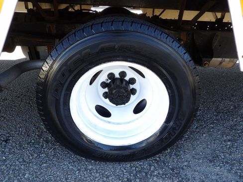 Used 2016 Ford E-350 and Econoline 350 Super Duty image 43