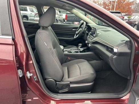 Used 2024 Nissan Altima 2.5 SV image 12