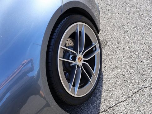 Certified 2025 Porsche 911 Carrera image 38