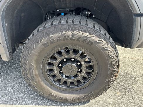 Used 2024 GMC Sierra 2500 AT4X w/ AT4X AEV Edition image 12