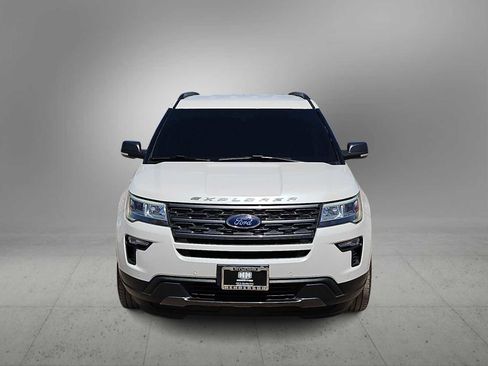 Used 2018 Ford Explorer XLT w/ Equipment Group 202A FWD image 3