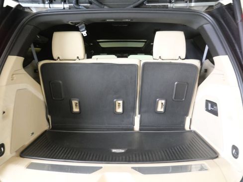 Used 2023 Cadillac Escalade Premium Luxury AWD/4WD image 32