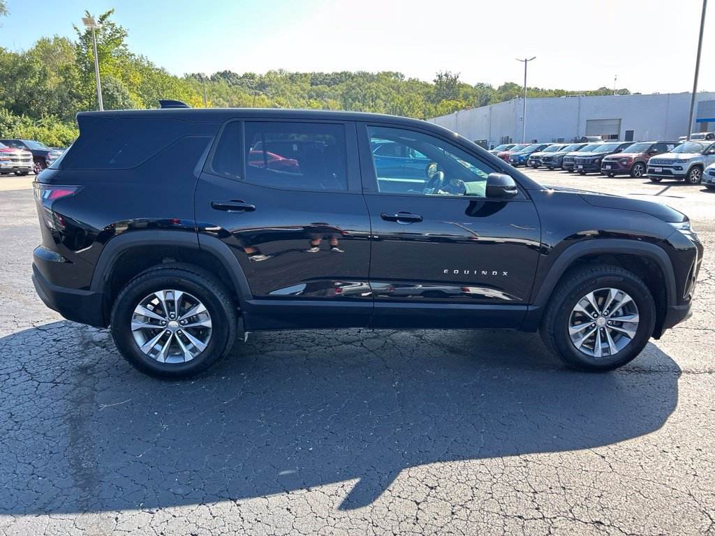 Used 2026 Chevrolet Equinox LT AWD/4WD image 4