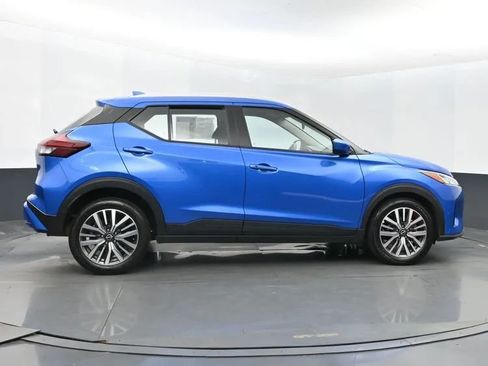 Used 2024 Nissan Kicks SV image 4