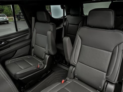 Used 2021 GMC Yukon Denali w/ Denali Premium Package image 17