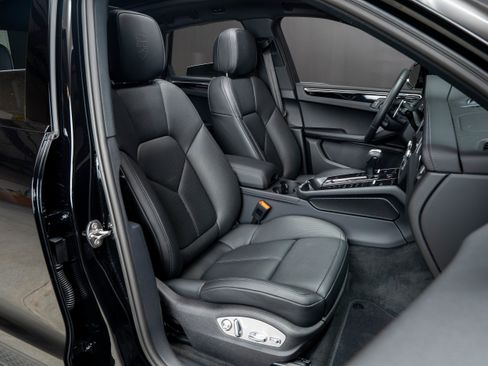 Certified 2026 Porsche Macan AWD/4WD image 36
