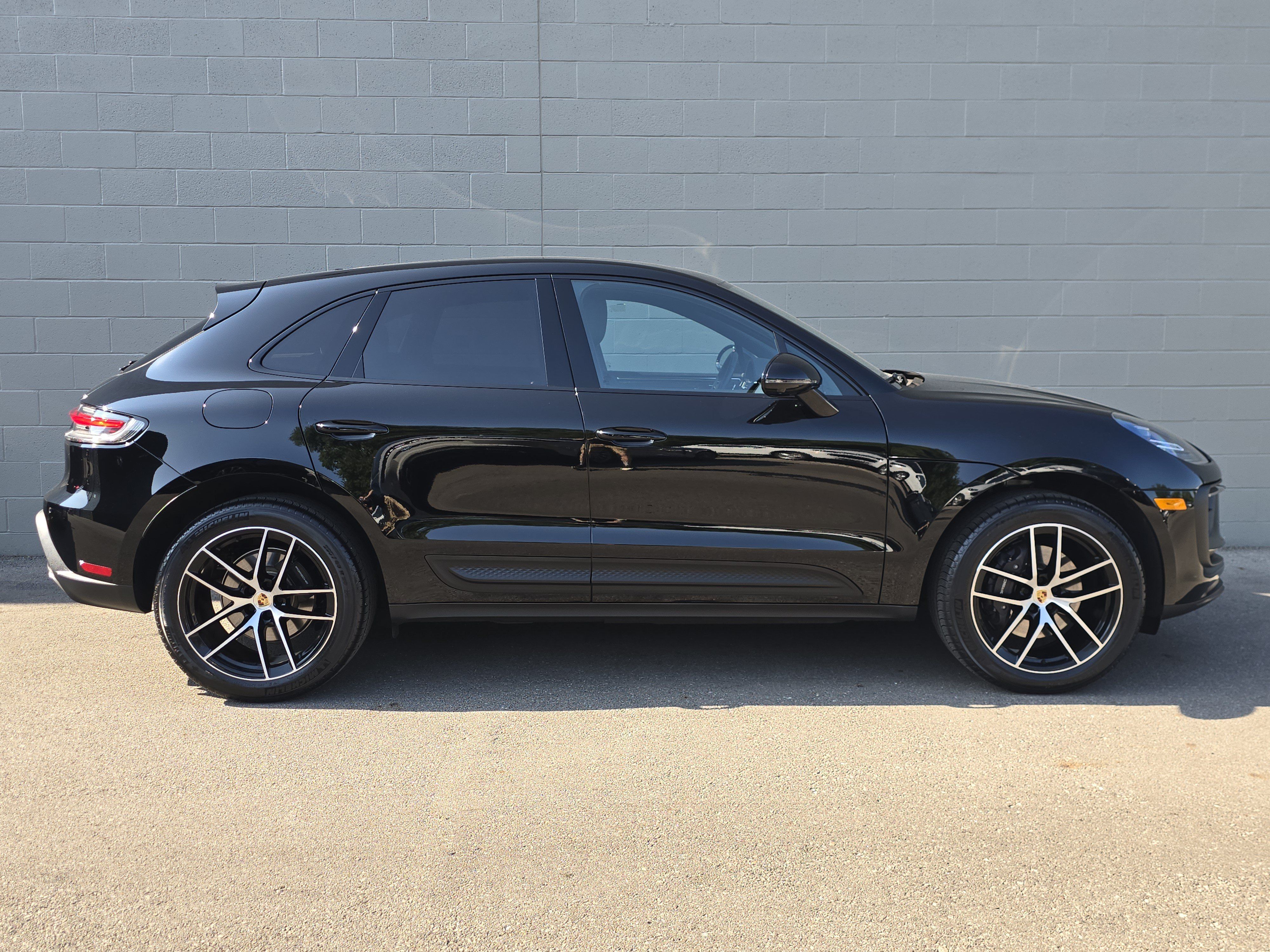 Certified 2026 Porsche Macan AWD/4WD image 17