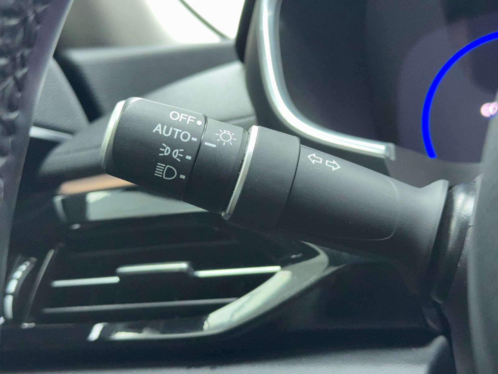 Used 2022 Acura MDX FWD image 35