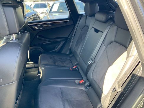 Used 2019 Porsche Macan AWD/4WD image 32