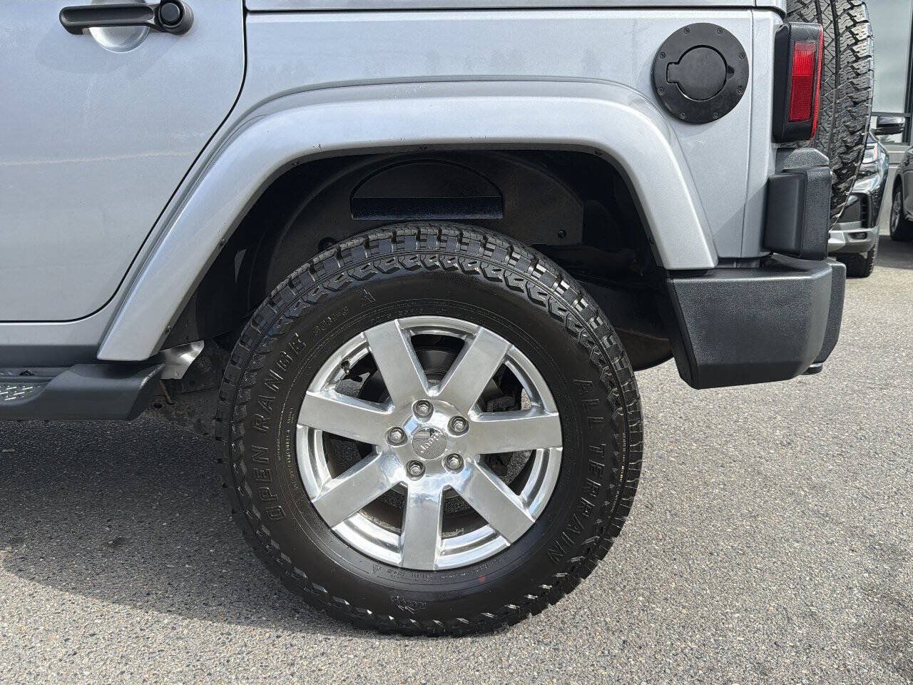 Used 2013 Jeep Wrangler Unlimited Sahara w/ Connectivity Group AWD/4WD image 3