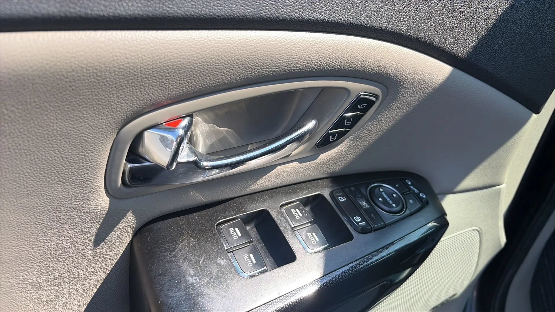Used 2016 Kia Sedona SX FWD image 11