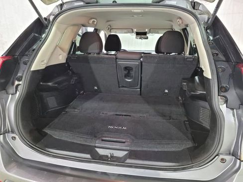 Used 2017 Nissan Rogue SV image 47