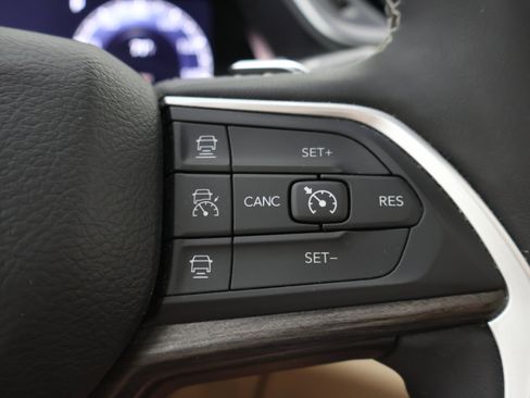 Used 2023 Jeep Grand Cherokee L Limited w/ Trailer Tow Group (B) AWD/4WD image 15