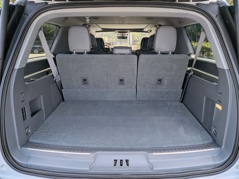 Used 2020 Lincoln Navigator L Reserve w/ Equipment Group 208A Reserve AWD/4WD image 18