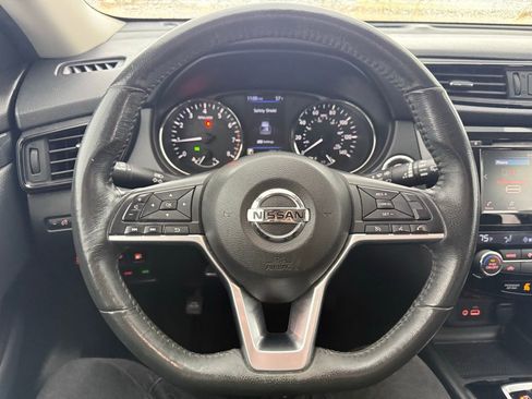 Used 2018 Nissan Rogue SV image 12