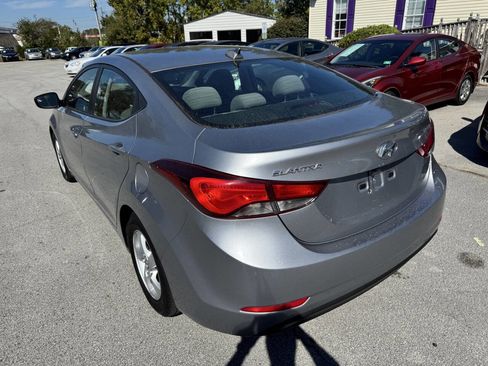 Used 2015 Hyundai Elantra SE image 8