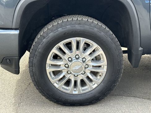 Used 2020 Chevrolet Silverado 2500 High Country w/ Z71 Off-Road Package image 33