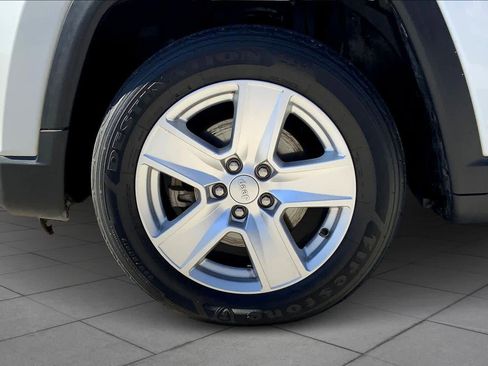 Certified 2022 Jeep Compass Latitude image 10