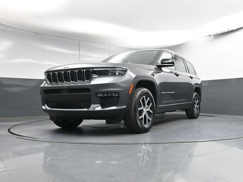 Used 2024 Jeep Grand Cherokee L Limited image 29