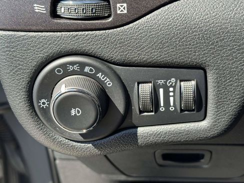 Used 2022 Jeep Cherokee Trailhawk AWD/4WD image 10