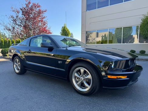 Used 2006 Ford Mustang GT Premium RWD image 1