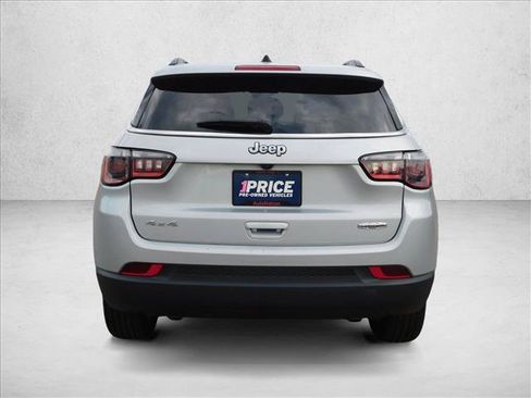 Used 2024 Jeep Compass Latitude AWD/4WD image 12