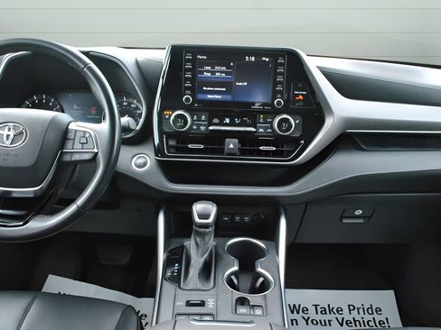 Used 2021 Toyota Highlander XLE image 32
