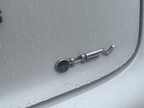 Used 2024 Toyota Prius XLE image 6