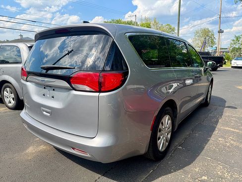 Used 2020 Chrysler Voyager L FWD image 6