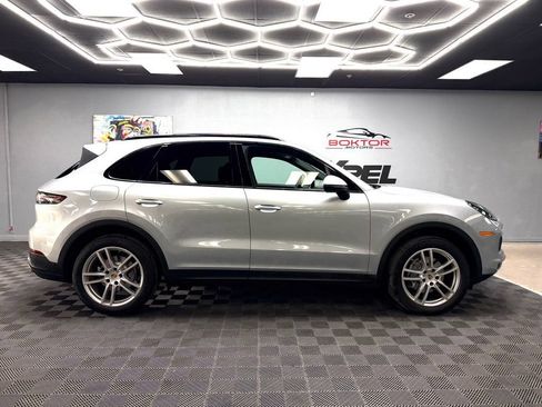 Used 2020 Porsche Cayenne AWD/4WD image 16