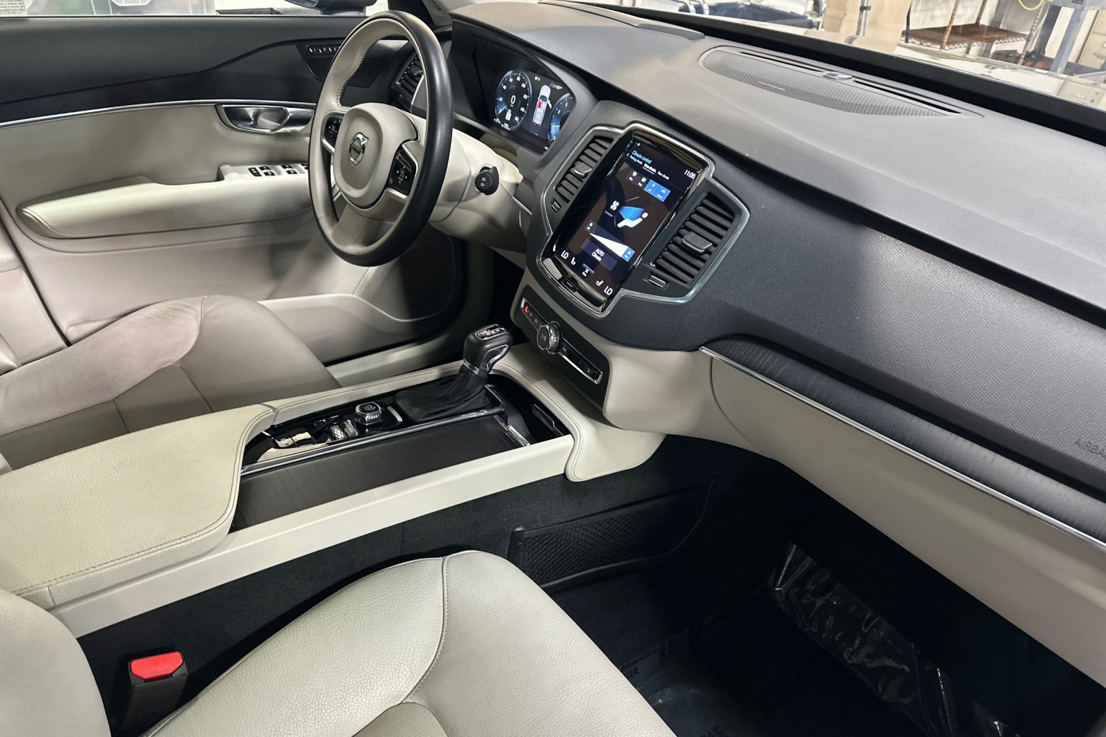 Used 2020 Volvo XC90 T5 Momentum w/ Protection Package Premier AWD/4WD image 18