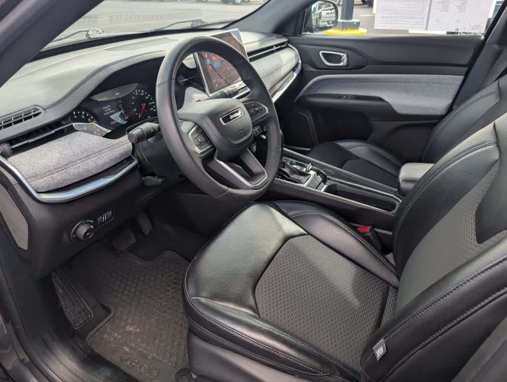 Used 2023 Jeep Compass Latitude w/ Convenience Group AWD/4WD image 7