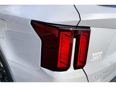 Used 2024 Kia Sorento S w/ Panoramic Sunroof Package image 28