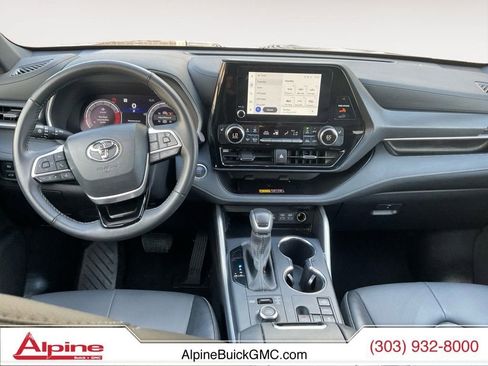 Used 2025 Toyota Highlander XSE AWD/4WD image 10