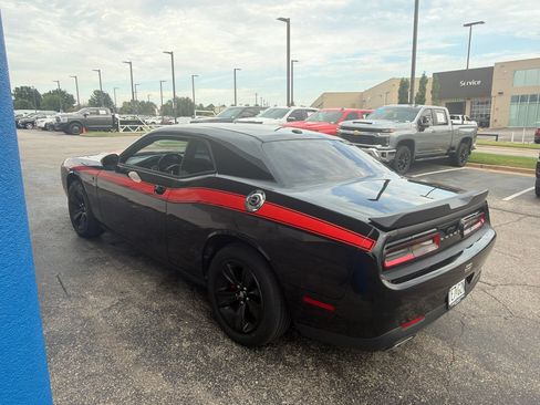 Used 2016 Dodge Challenger SXT RWD image 1