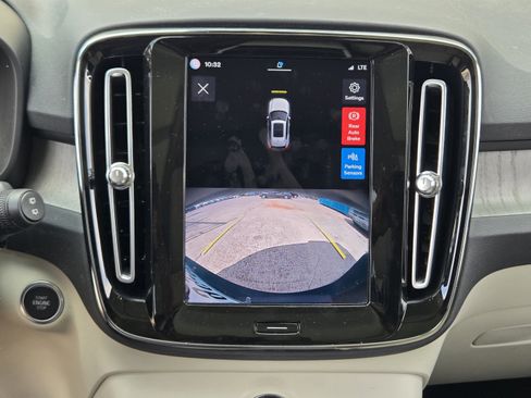 Certified 2023 Volvo XC40 B5 Plus w/ Climate Package AWD/4WD image 15