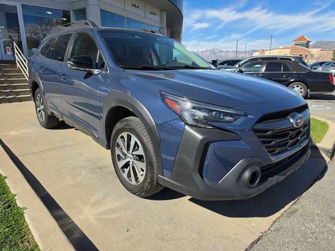 Used 2025 Subaru Outback Premium image 3