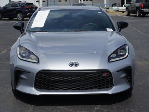 Used 2025 Toyota GR86 Premium w/ Performance Package RWD image 22