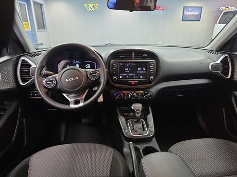 Used 2023 Kia Soul LX w/ Option Group 015 FWD image 17