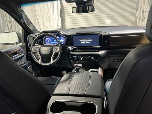 Used 2023 Chevrolet Silverado 1500 High Country w/ Z71 Off-Road Package AWD/4WD image 17