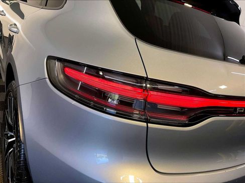 Certified 2023 Porsche Macan AWD/4WD image 30